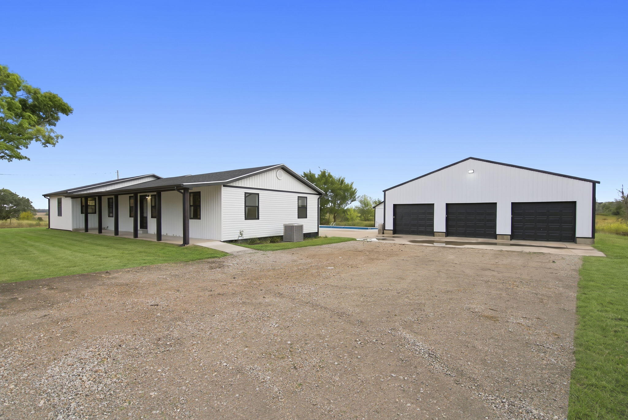 404 State Road H Property Photo 1