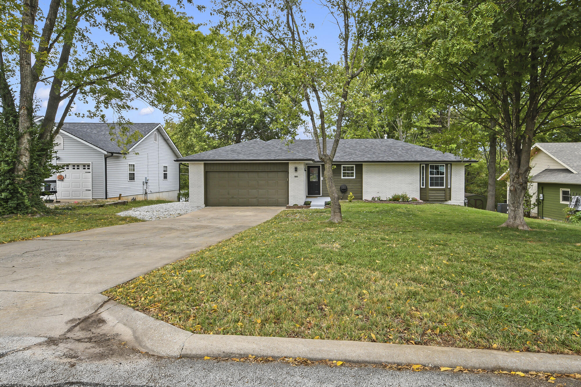 103 East Horseshoe Drive Property Photo 1