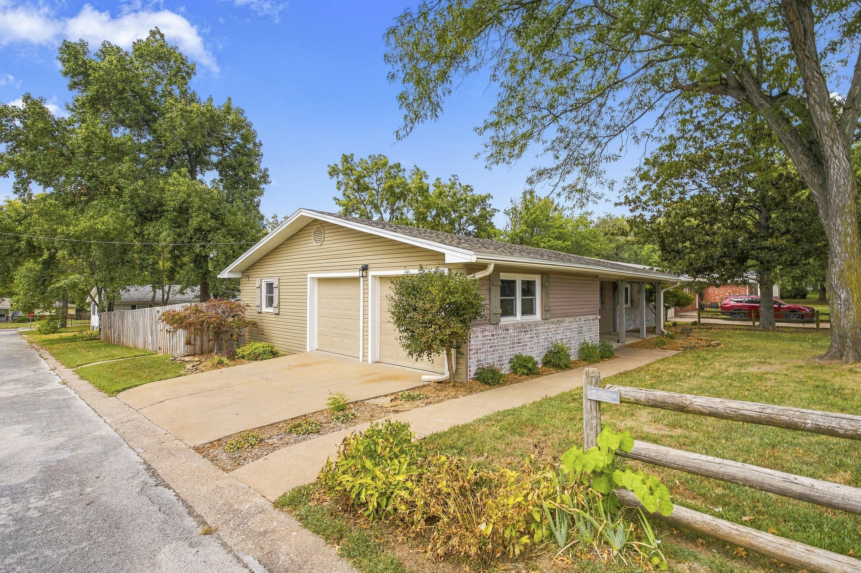 1665 South Catalina Avenue Property Photo 1