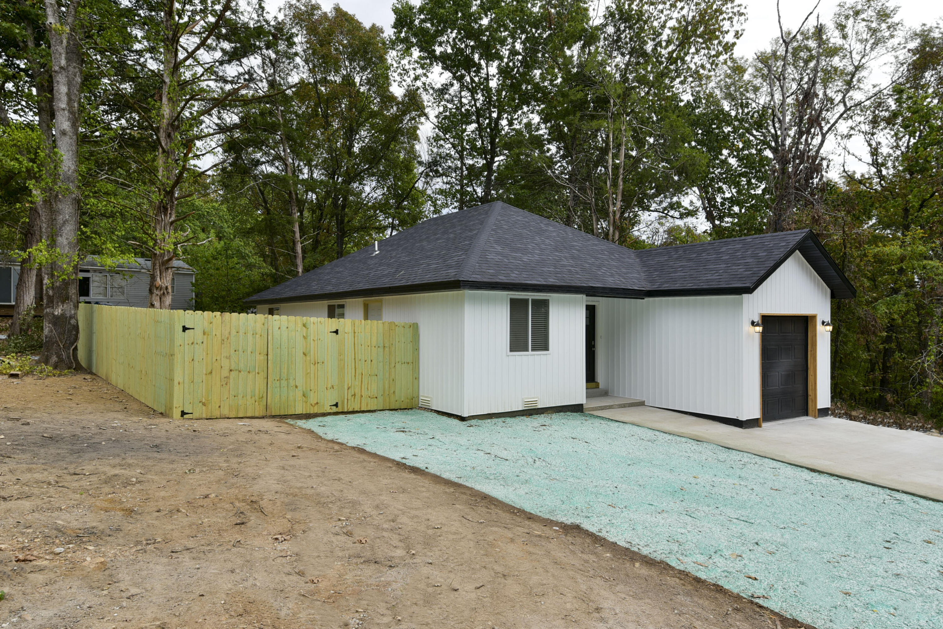 1003 Shady Lane Property Photo 4