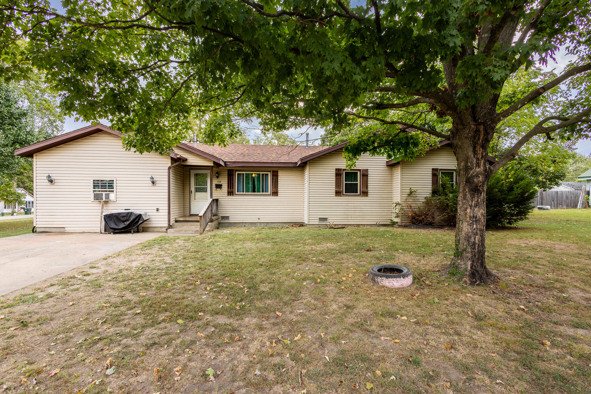 137 West Cline Street Property Photo 1