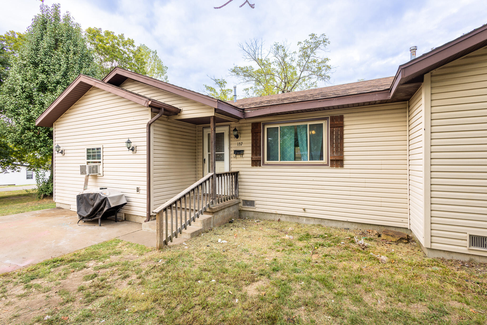 137 West Cline Street Property Photo 2