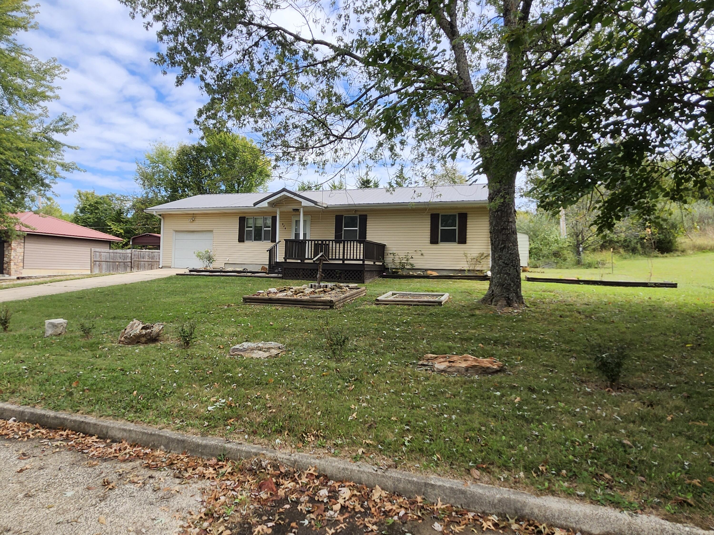 824 South Vine Street Property Photo 1