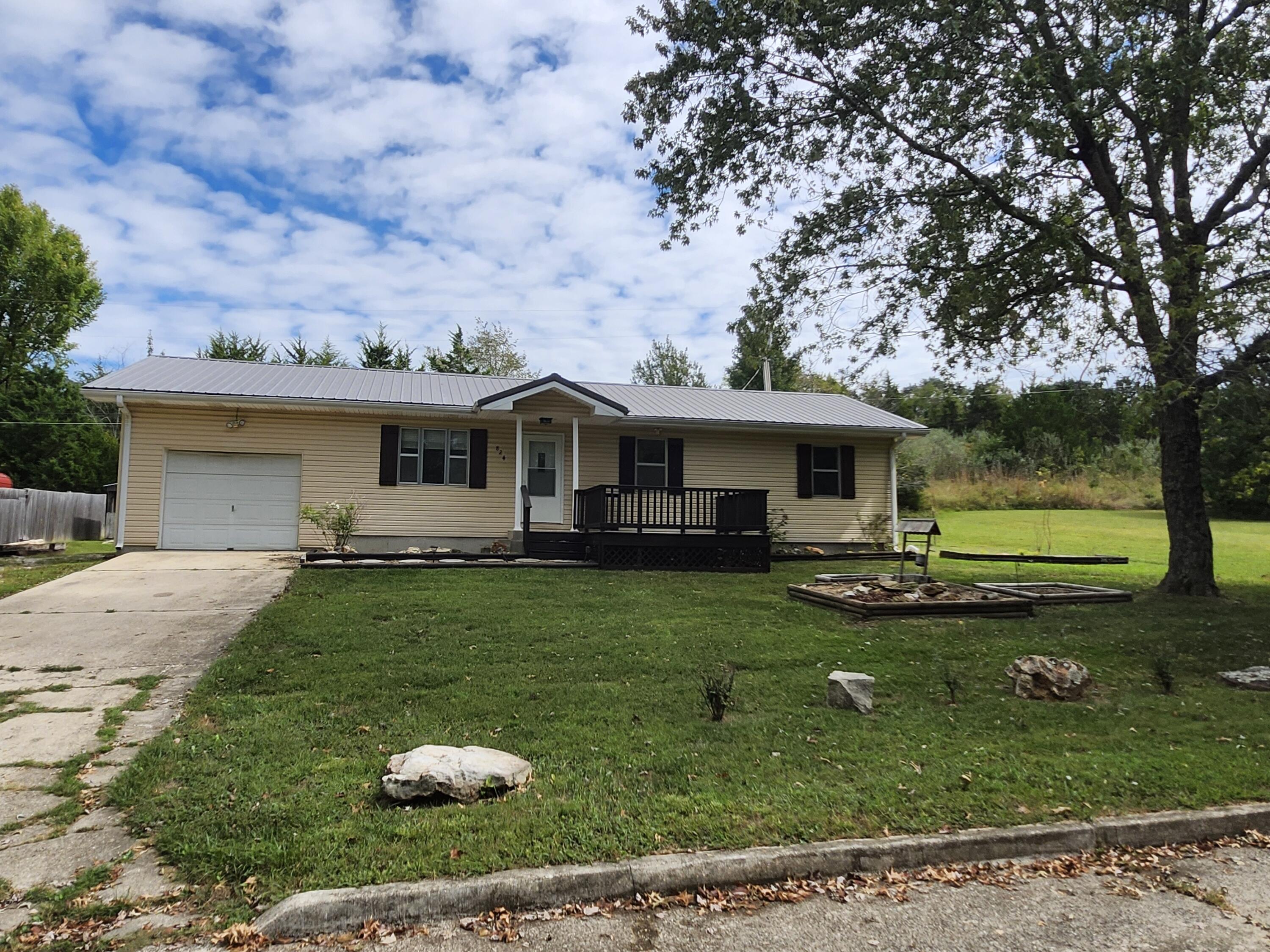 824 South Vine Street Property Photo 2