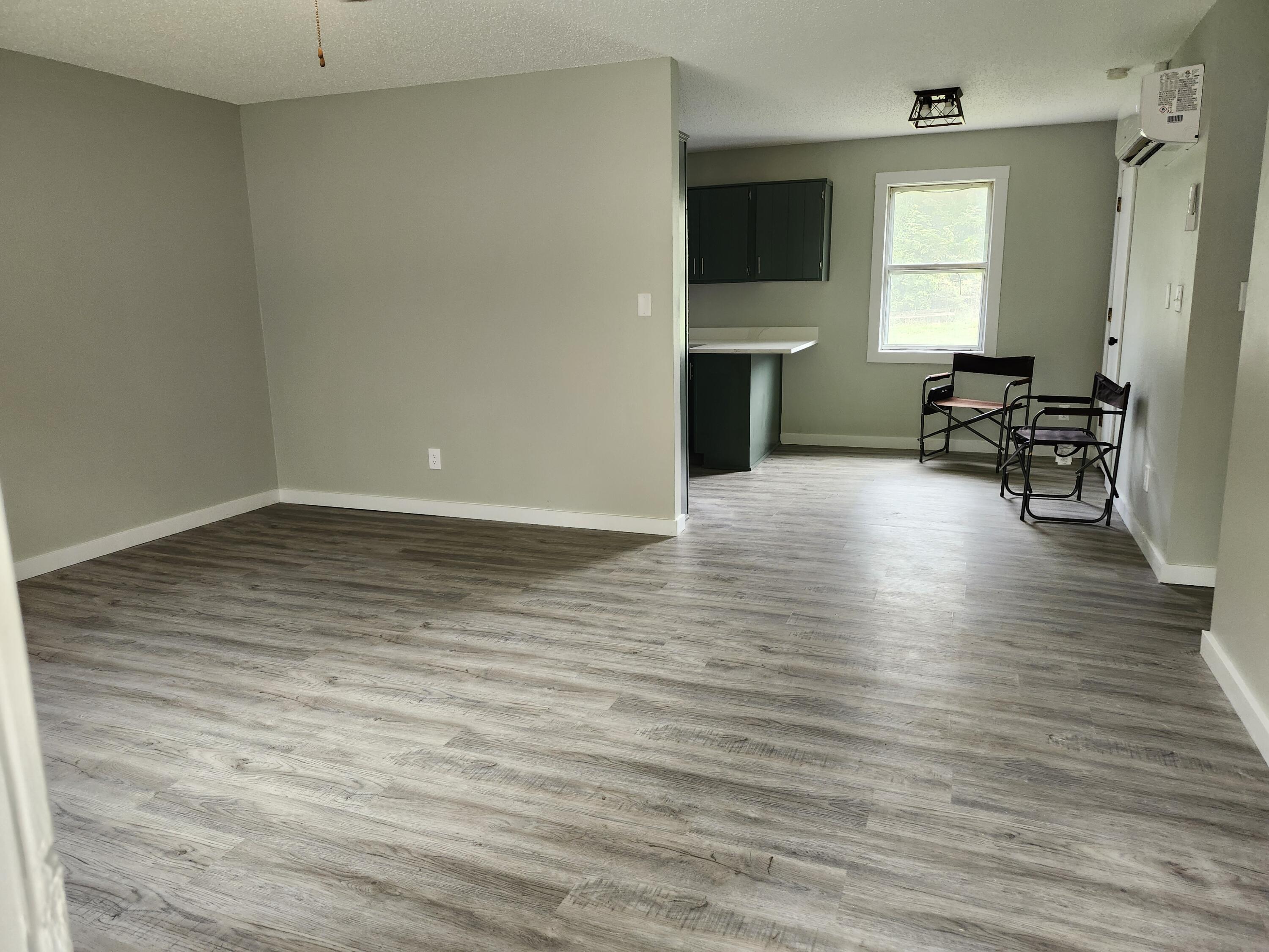 824 South Vine Street Property Photo 3