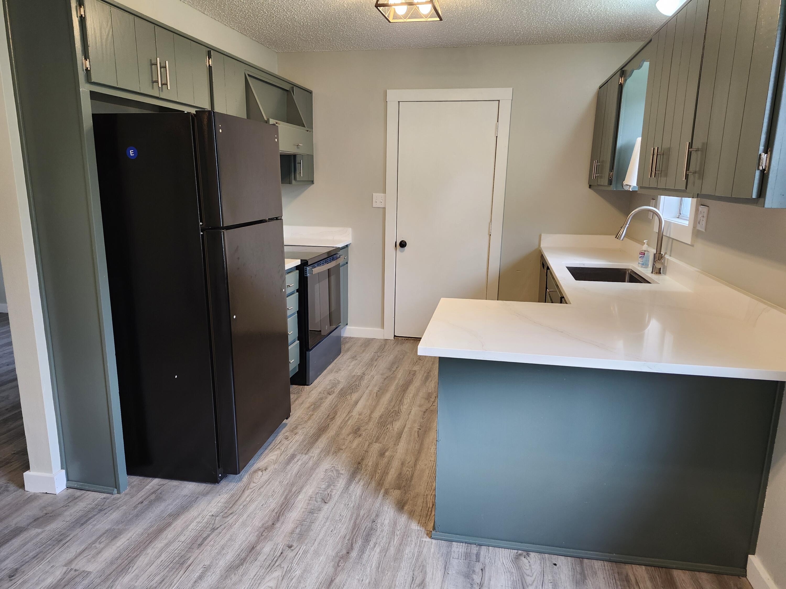 824 South Vine Street Property Photo 5