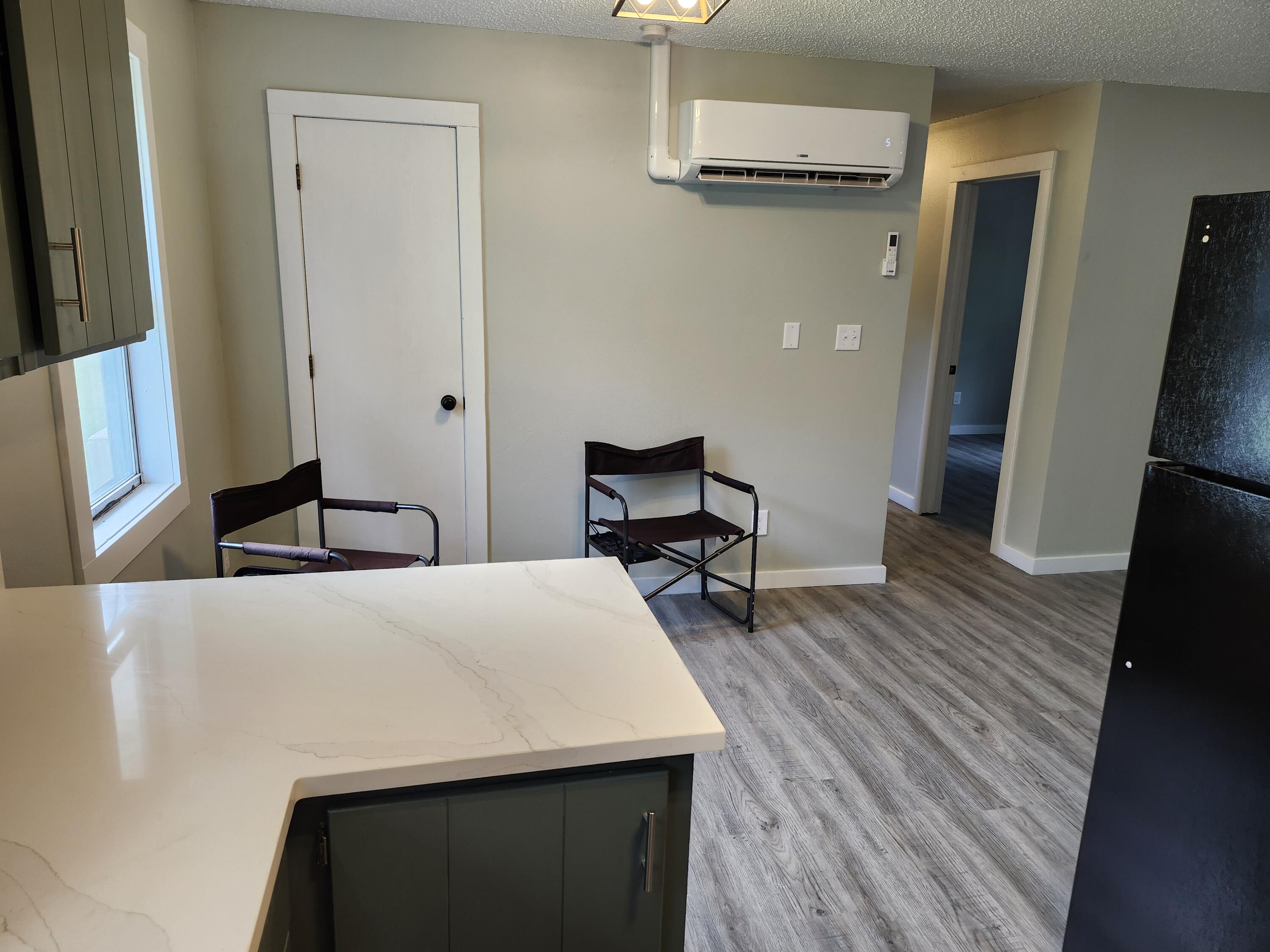 824 South Vine Street Property Photo 8
