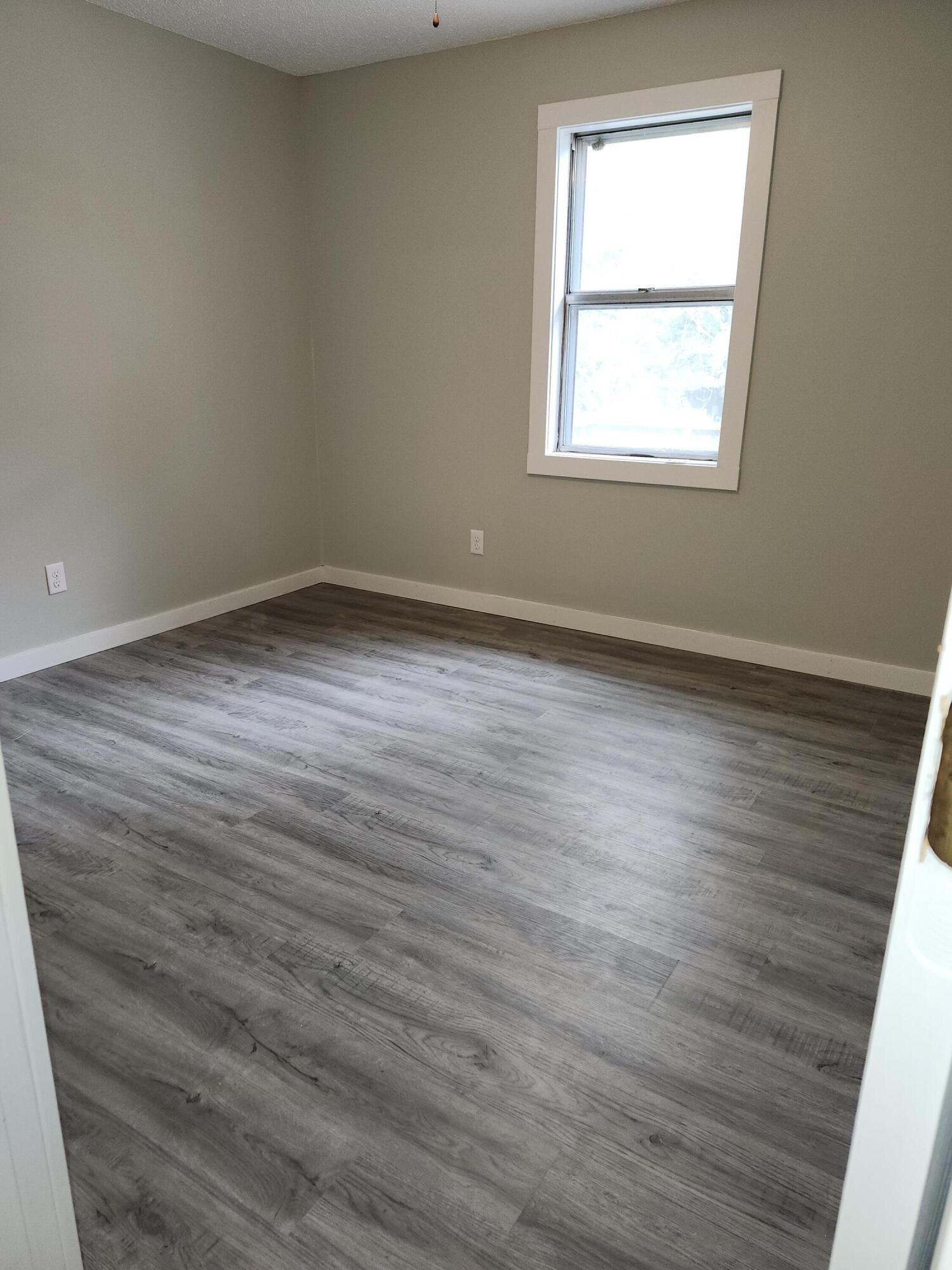 824 South Vine Street Property Photo 9