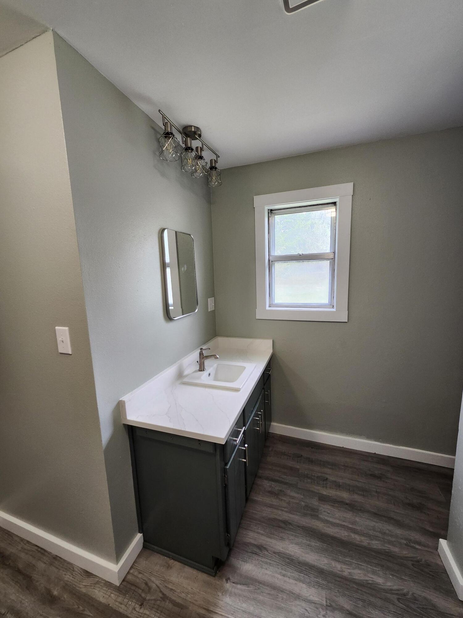 824 South Vine Street Property Photo 11