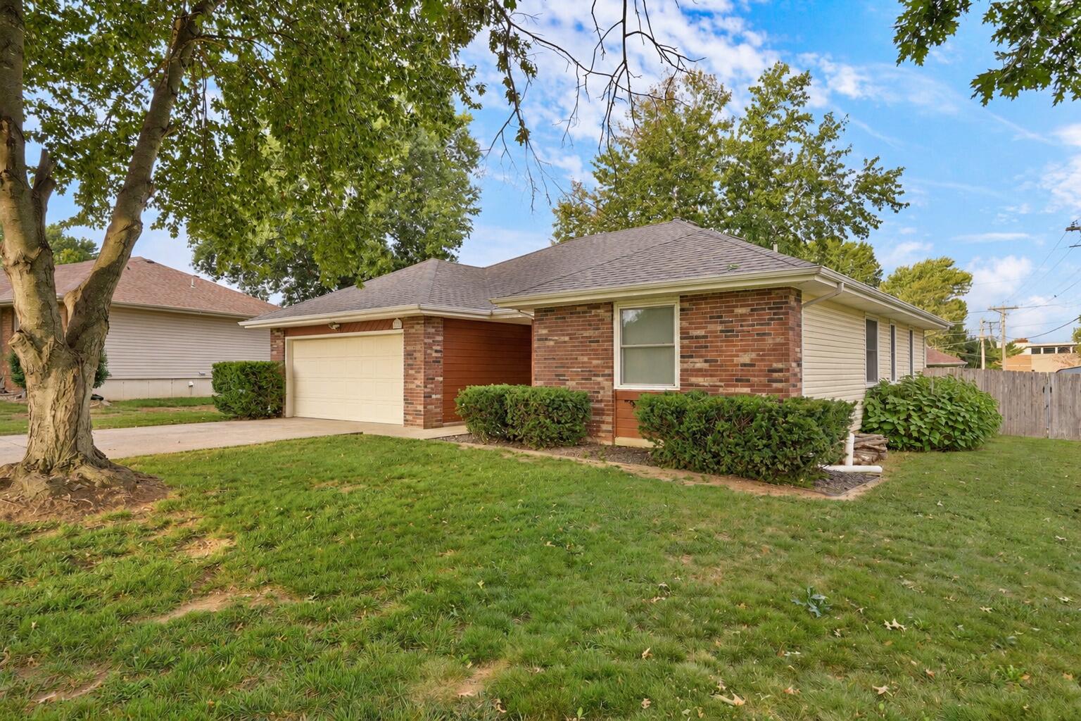 915 Breann Court Property Photo 1
