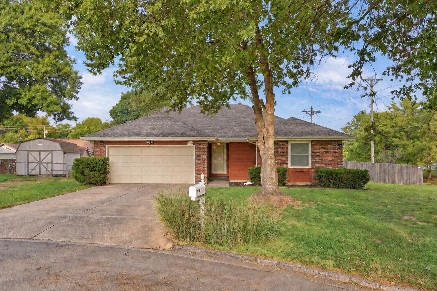 915 Breann Court Property Photo 3