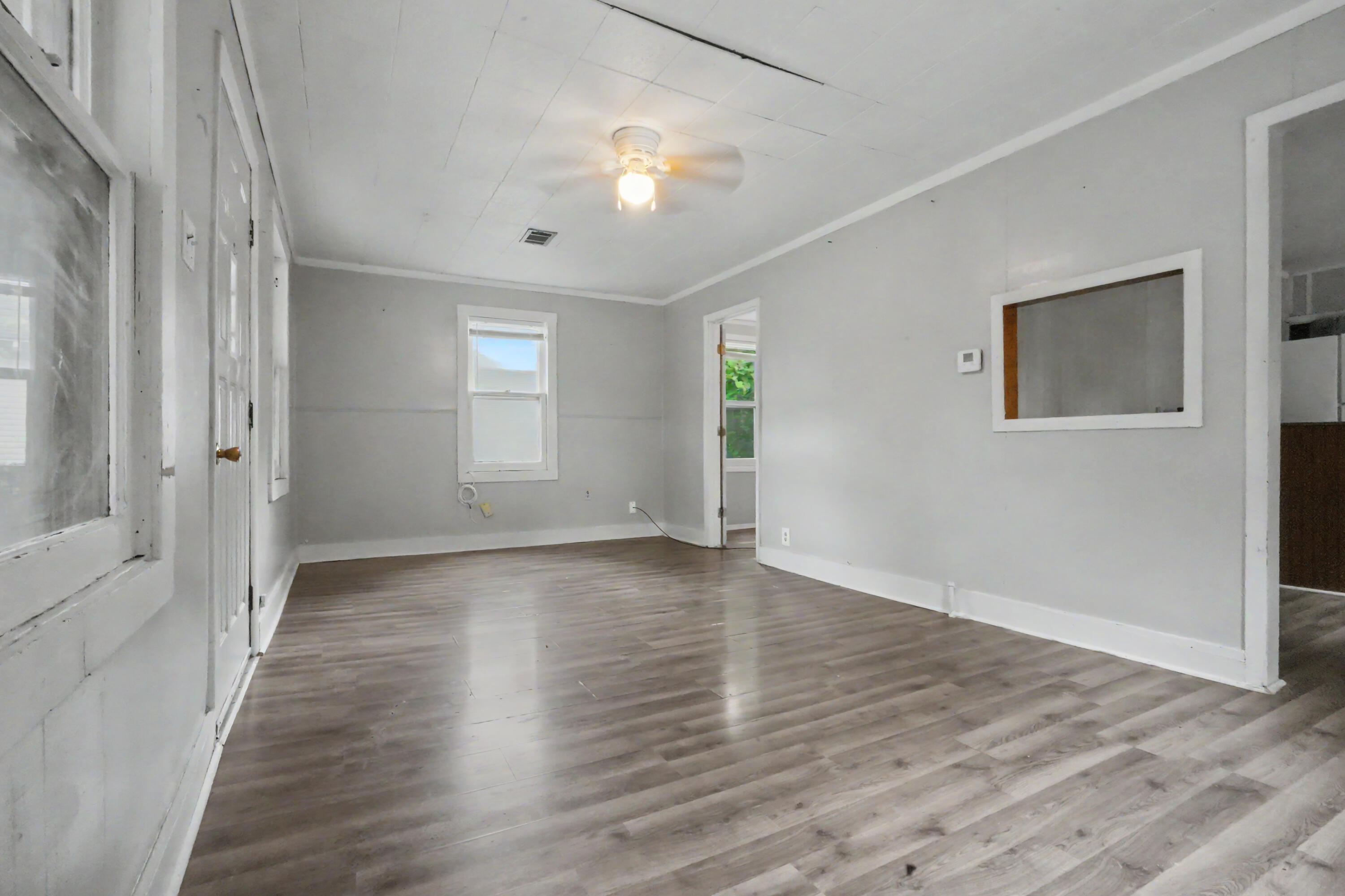2434 North Pickwick Avenue Property Photo 6