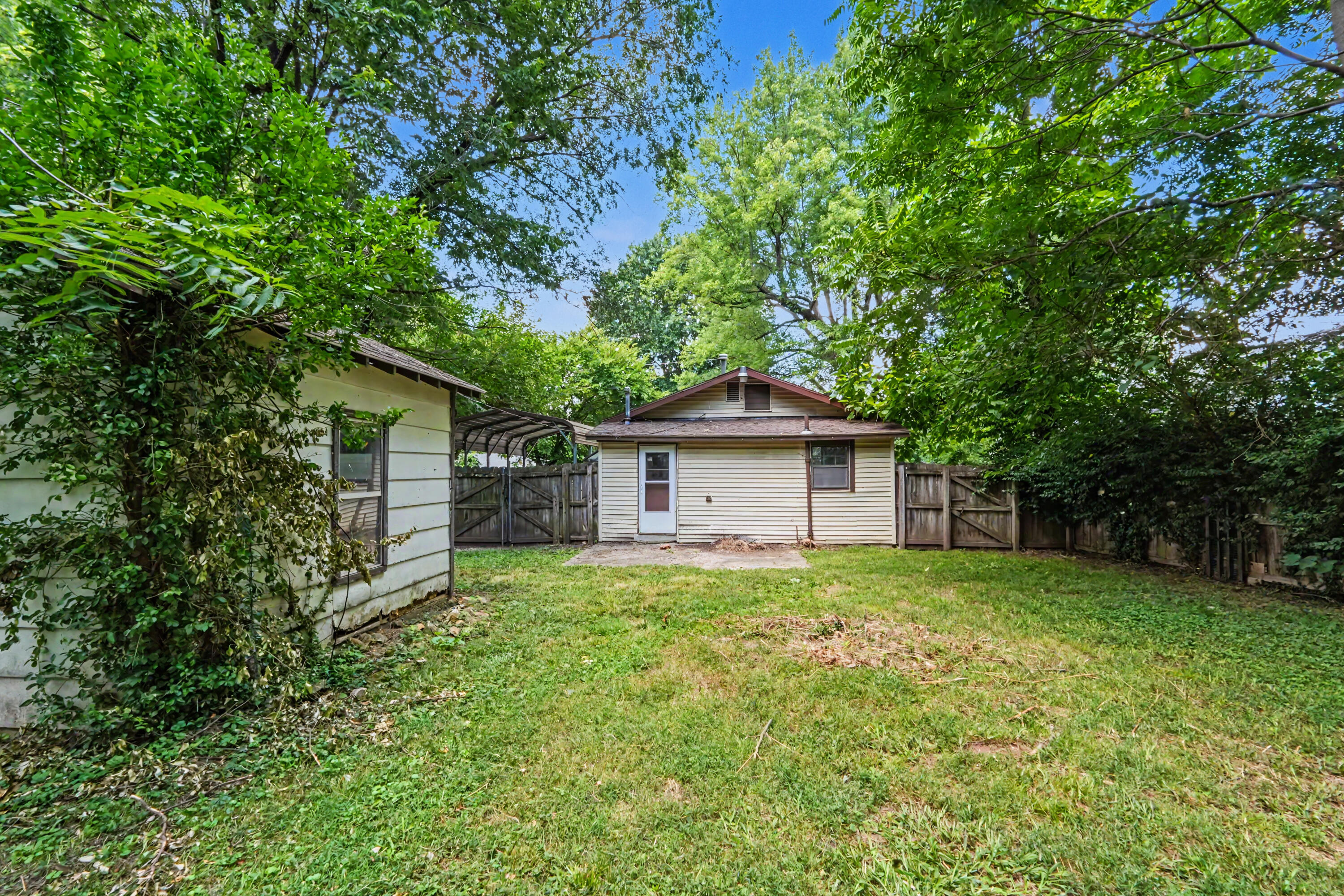 2434 North Pickwick Avenue Property Photo 31