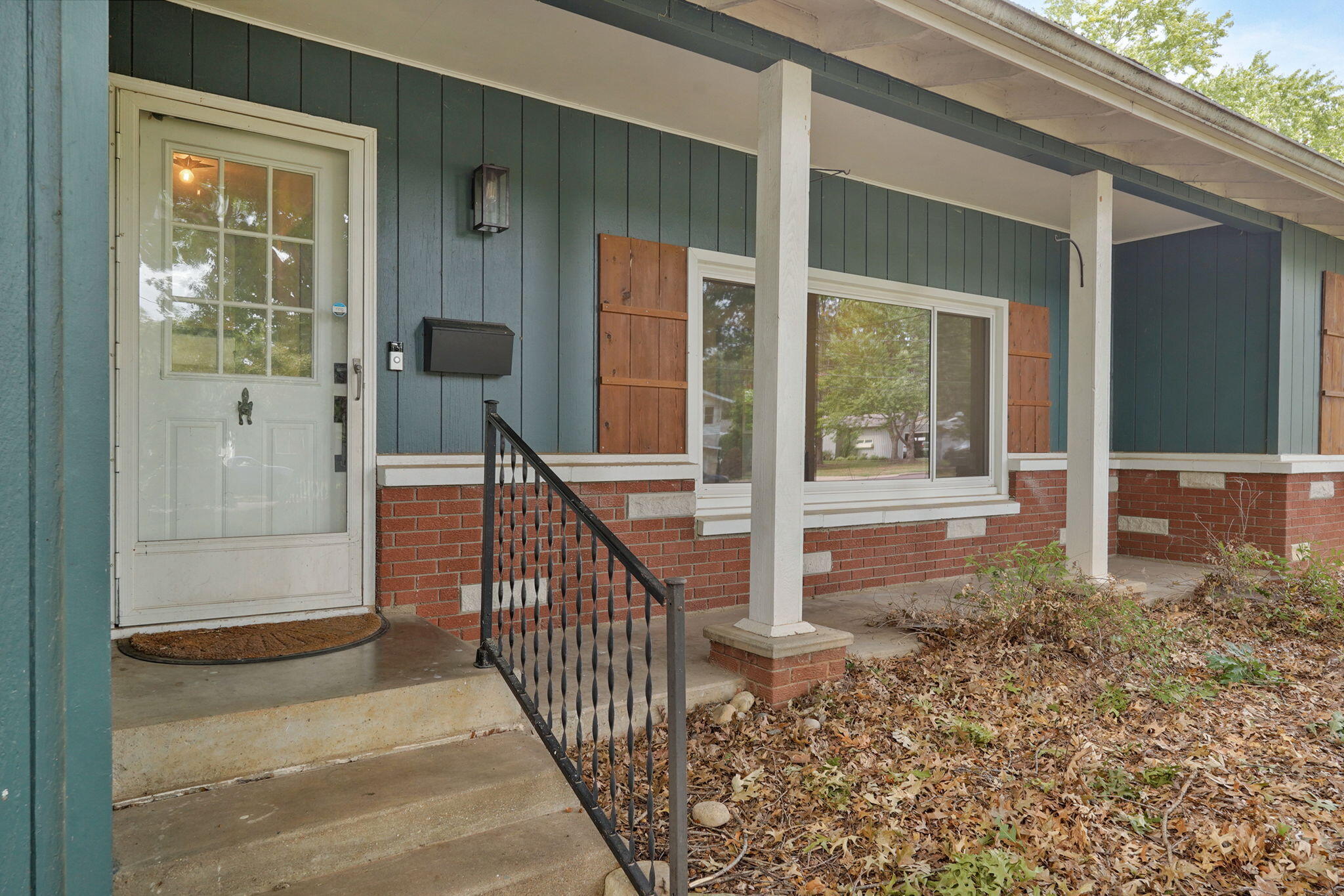 2141 South Oak Grove Avenue Property Photo 4