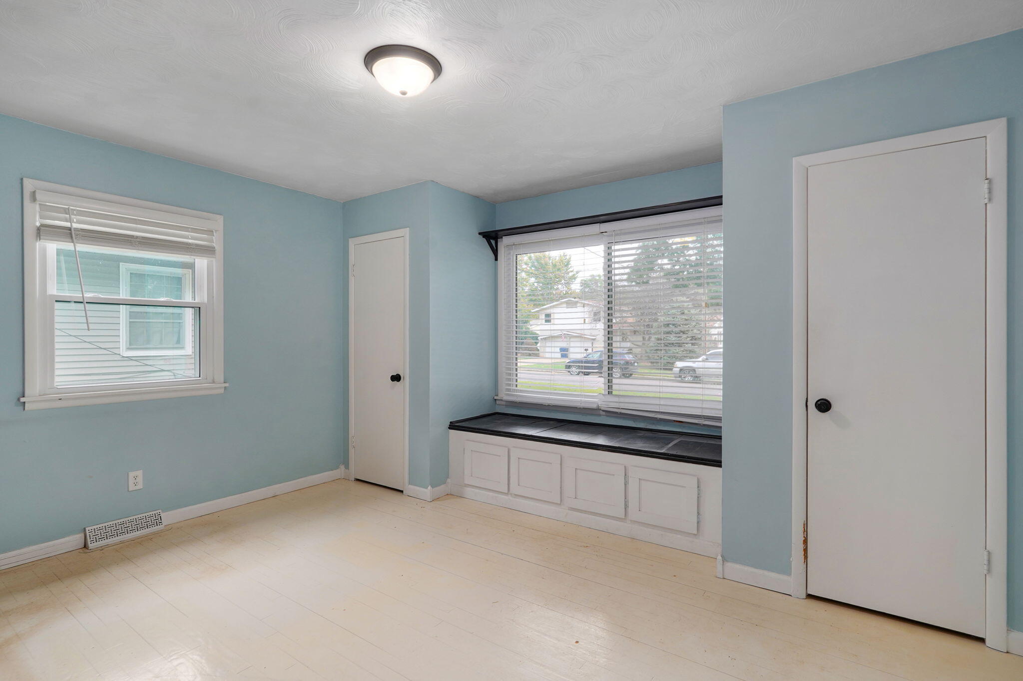 2141 South Oak Grove Avenue Property Photo 23