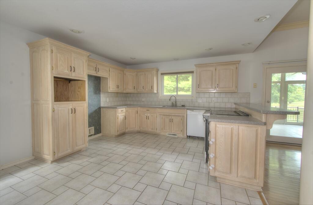 2525 North Meadowlake Drive Property Photo 2