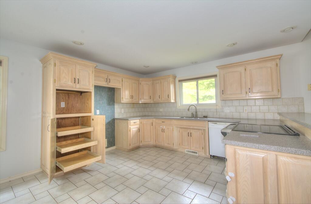 2525 North Meadowlake Drive Property Photo 3