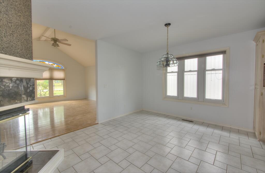 2525 North Meadowlake Drive Property Photo 6
