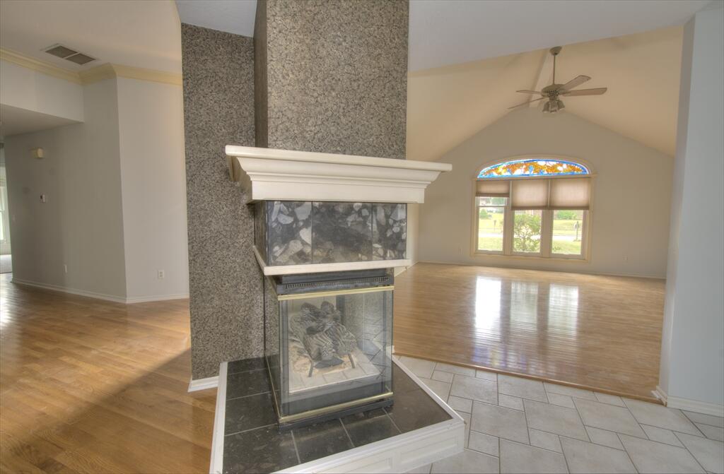 2525 North Meadowlake Drive Property Photo 7