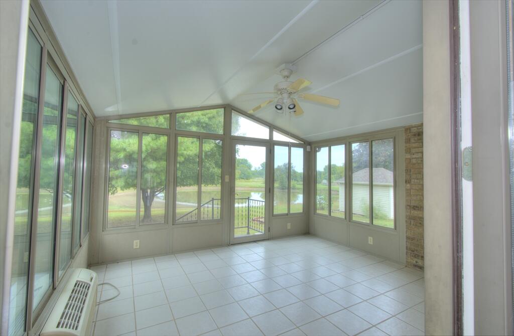 2525 North Meadowlake Drive Property Photo 9