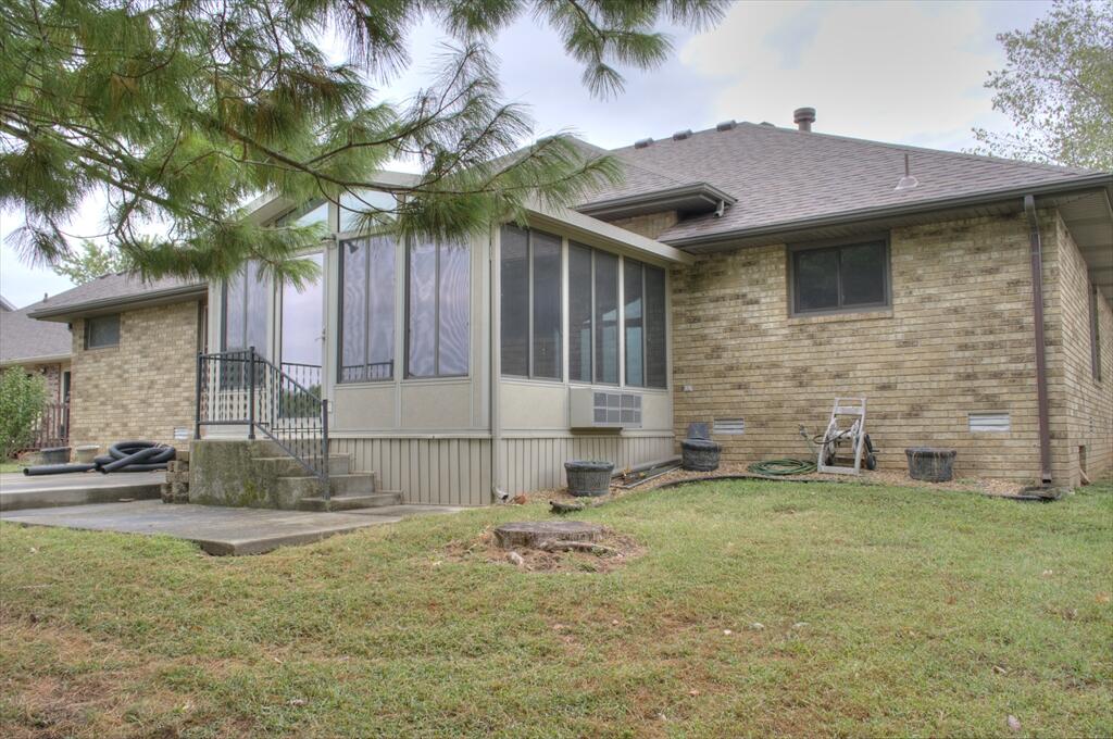 2525 North Meadowlake Drive Property Photo 14
