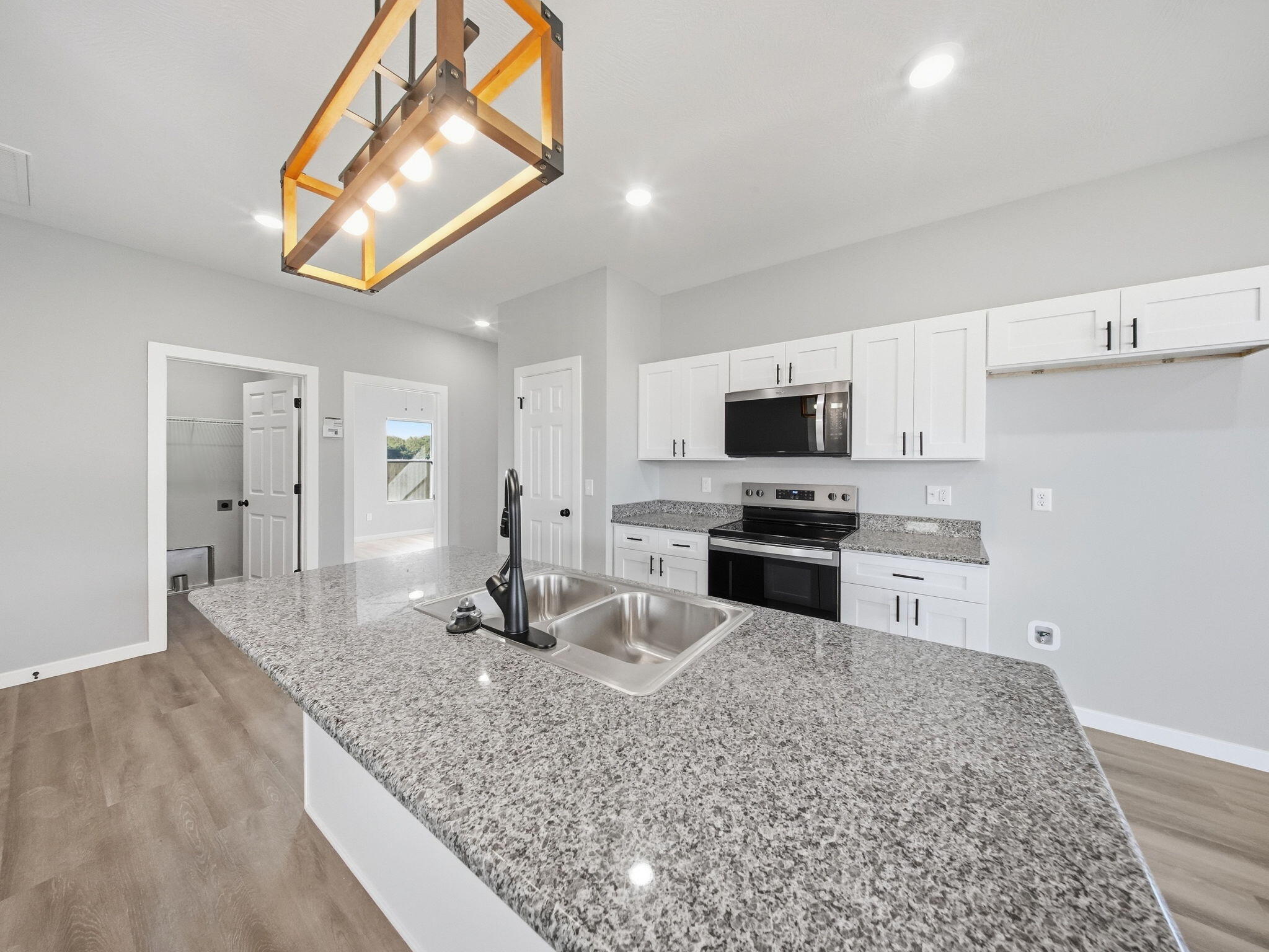 5250 West Crestmere Drive Property Photo 8