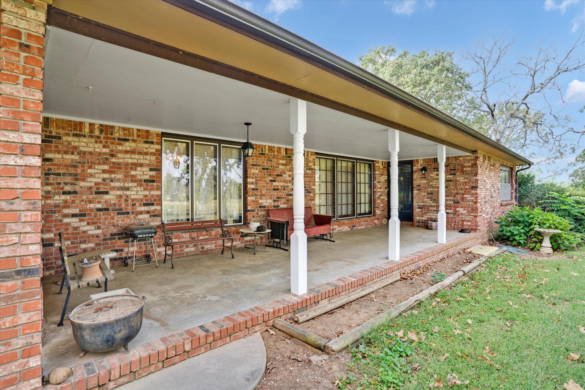 172 East Highway 32 Property Photo 4