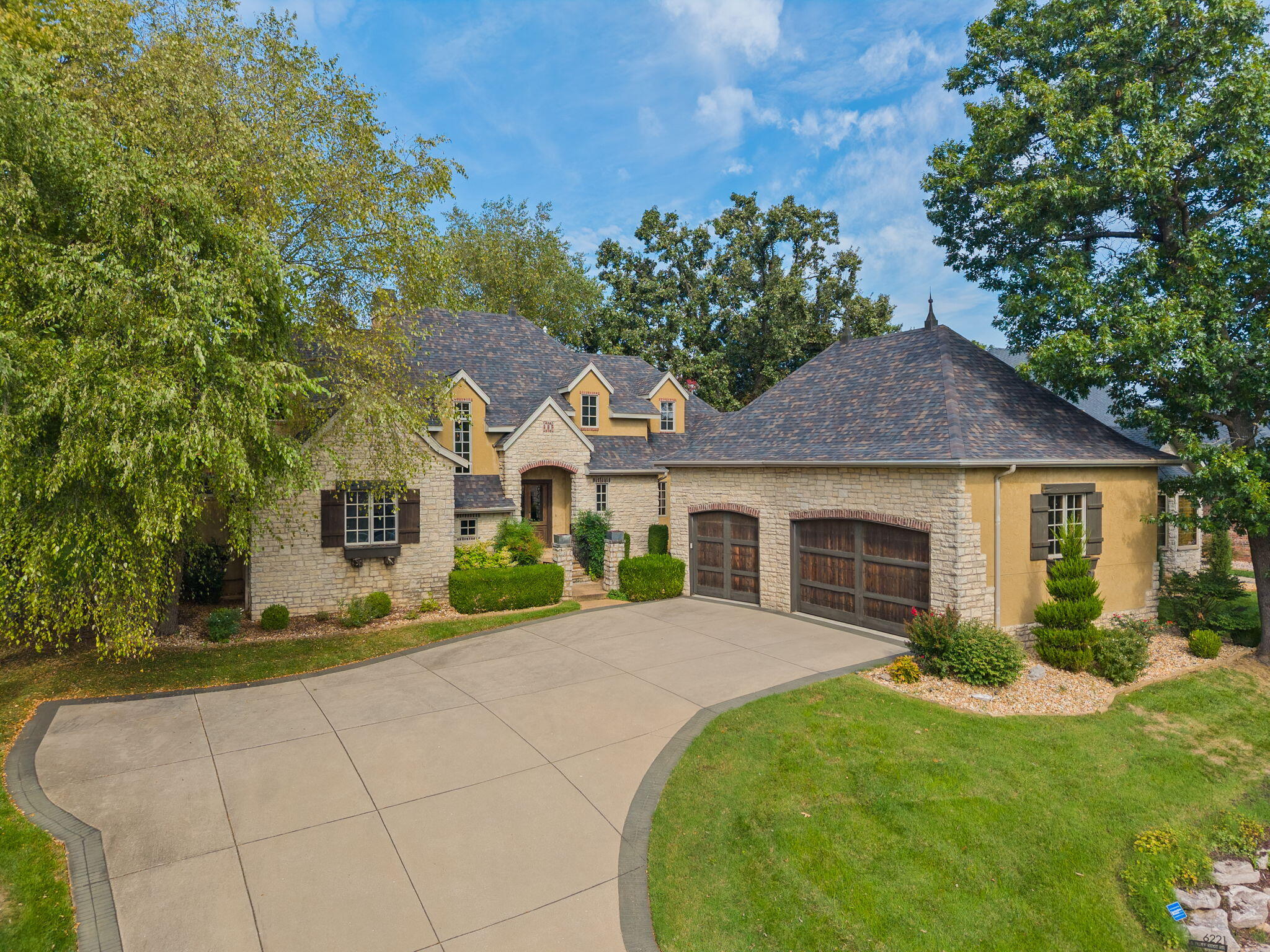 6221 South Bluff Ridge Road Property Photo 1