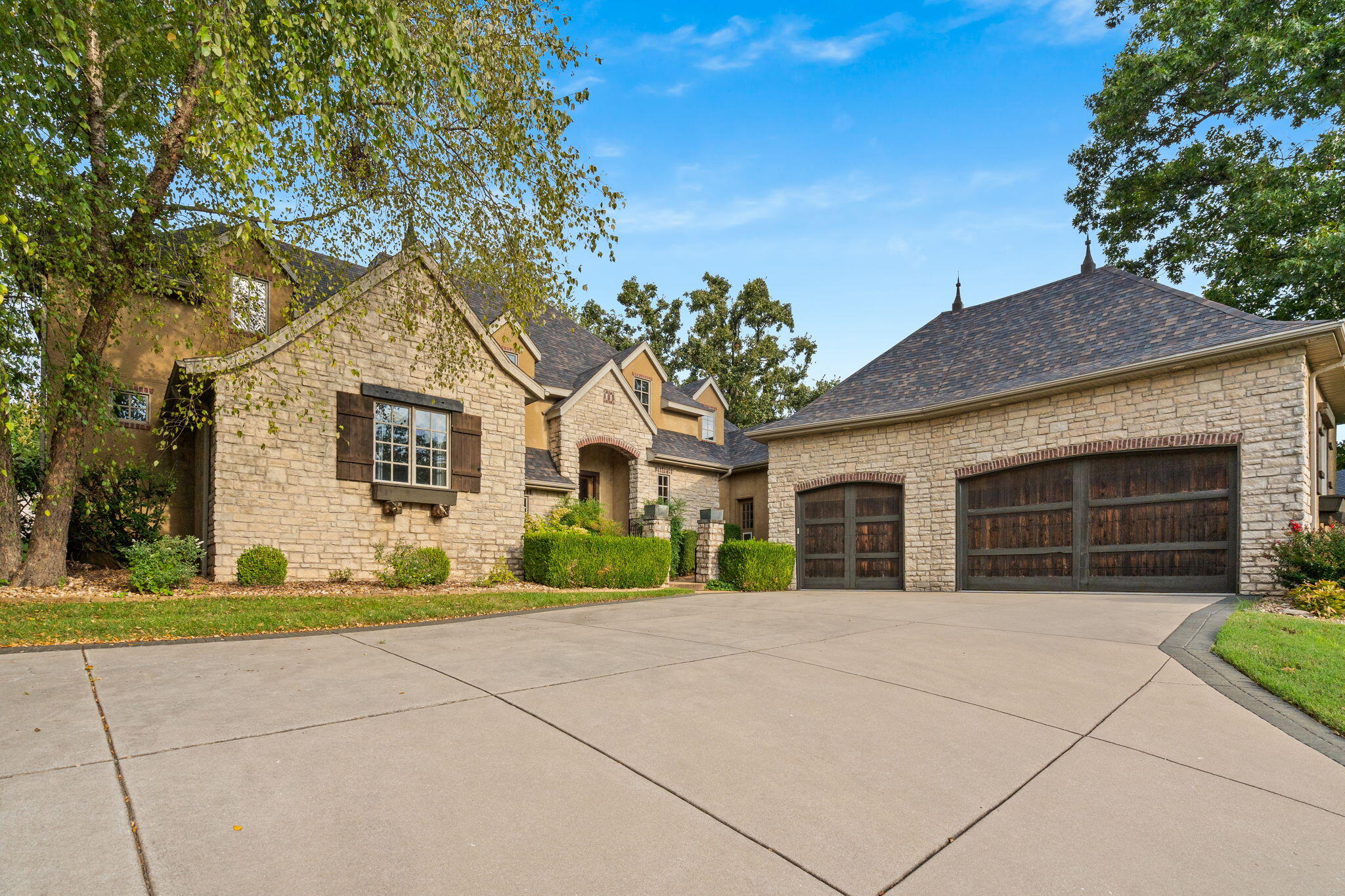 6221 South Bluff Ridge Road Property Photo 5