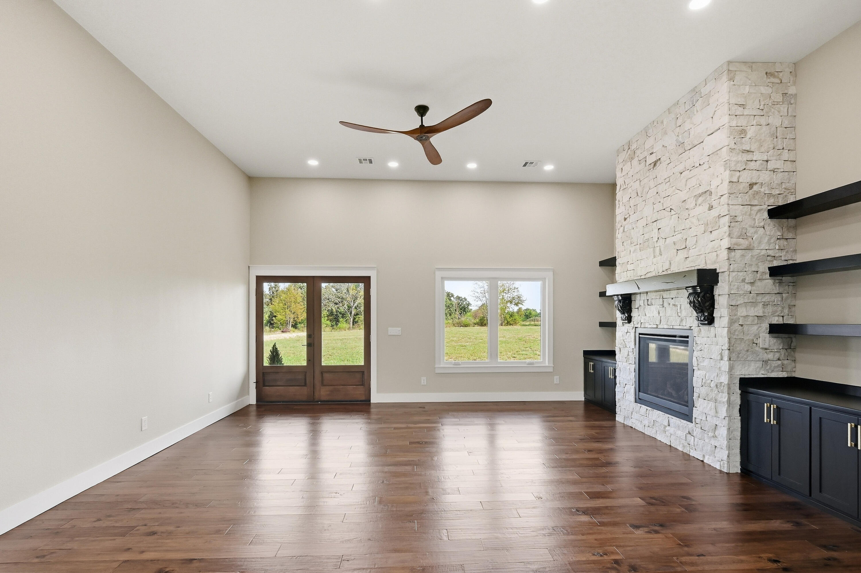 19355 Piercy Lane Property Photo 4