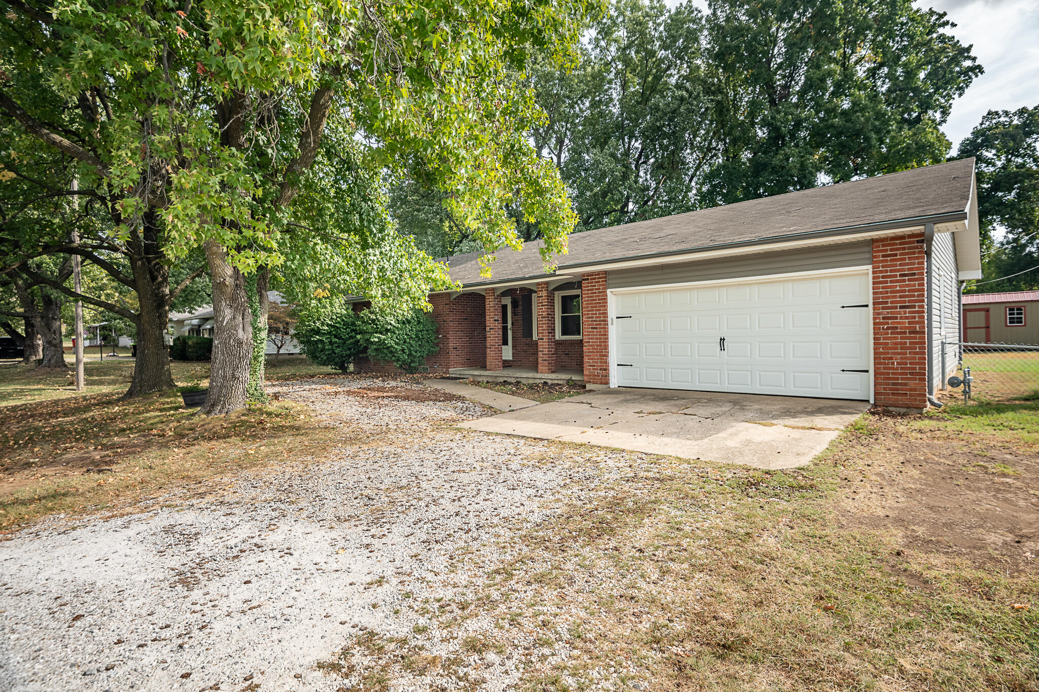 214 South Farmer Road Property Photo 1