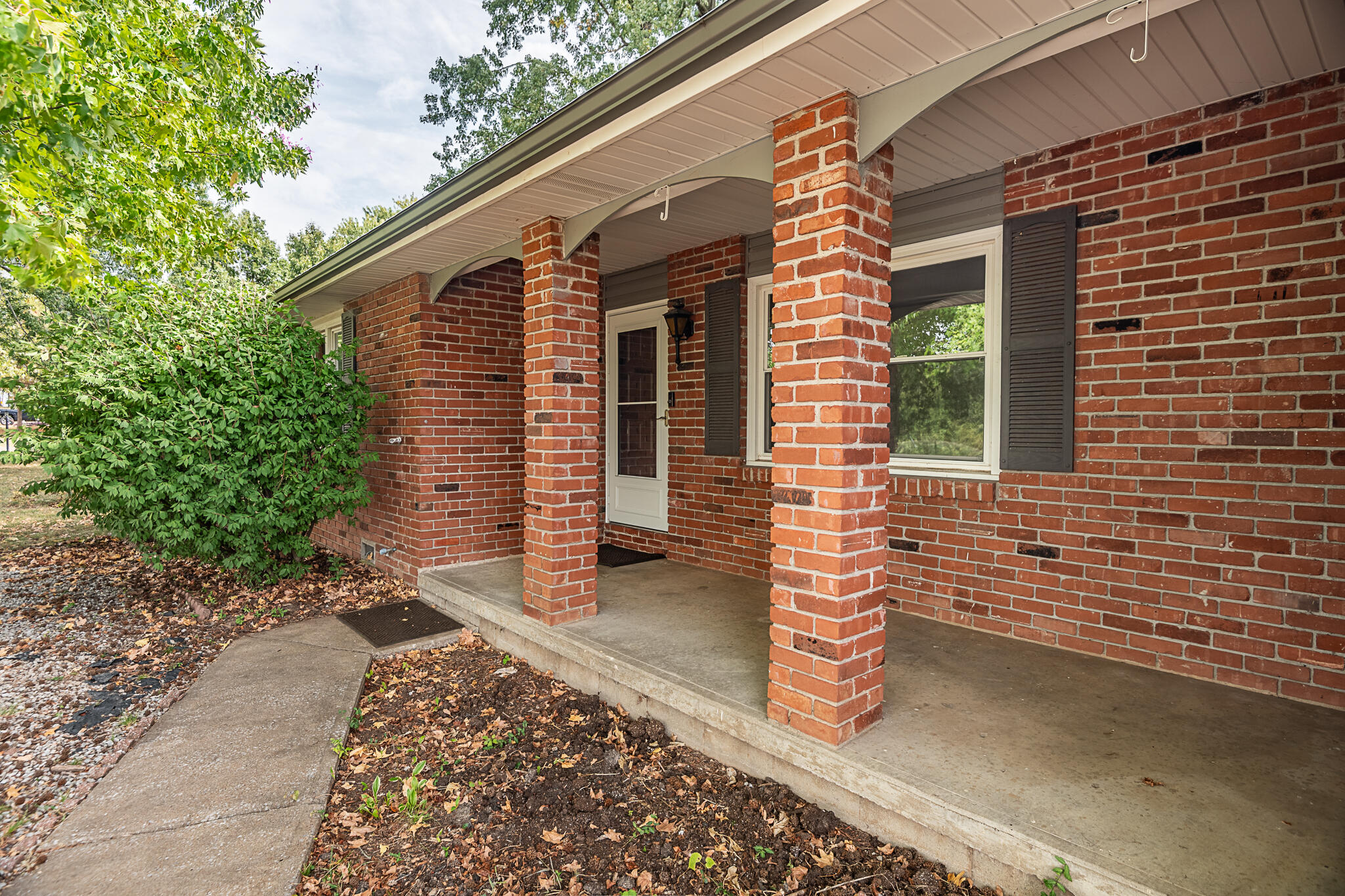 214 South Farmer Road Property Photo 4