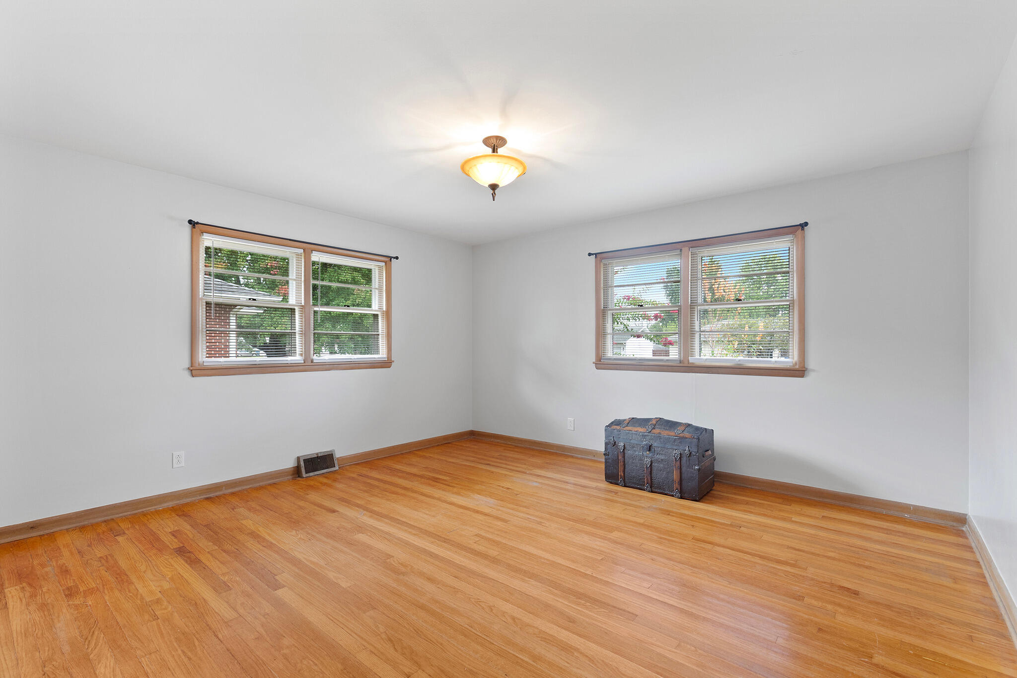 3015 Missouri Avenue Property Photo 5