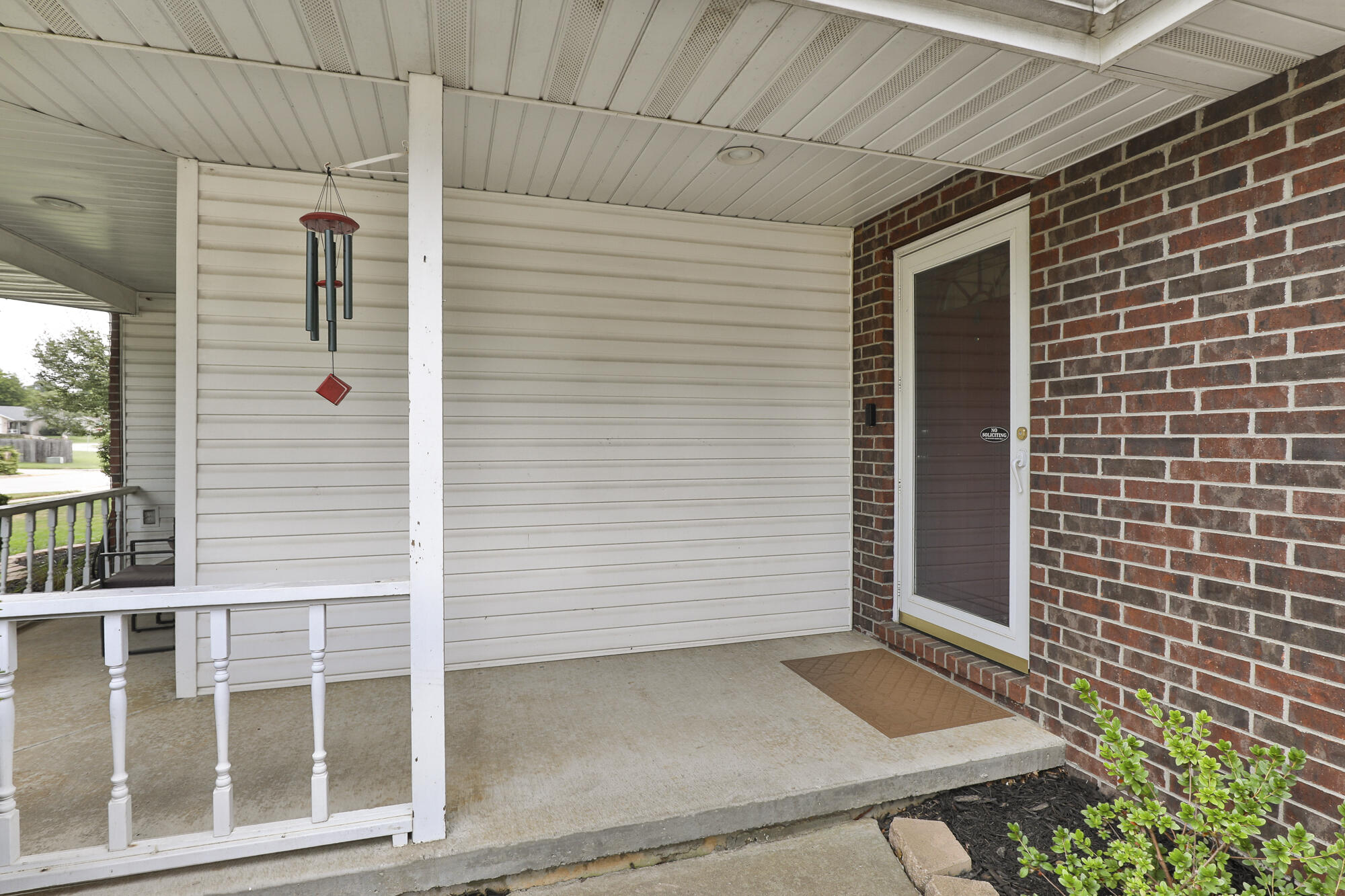 335 South Foster Avenue Property Photo 3