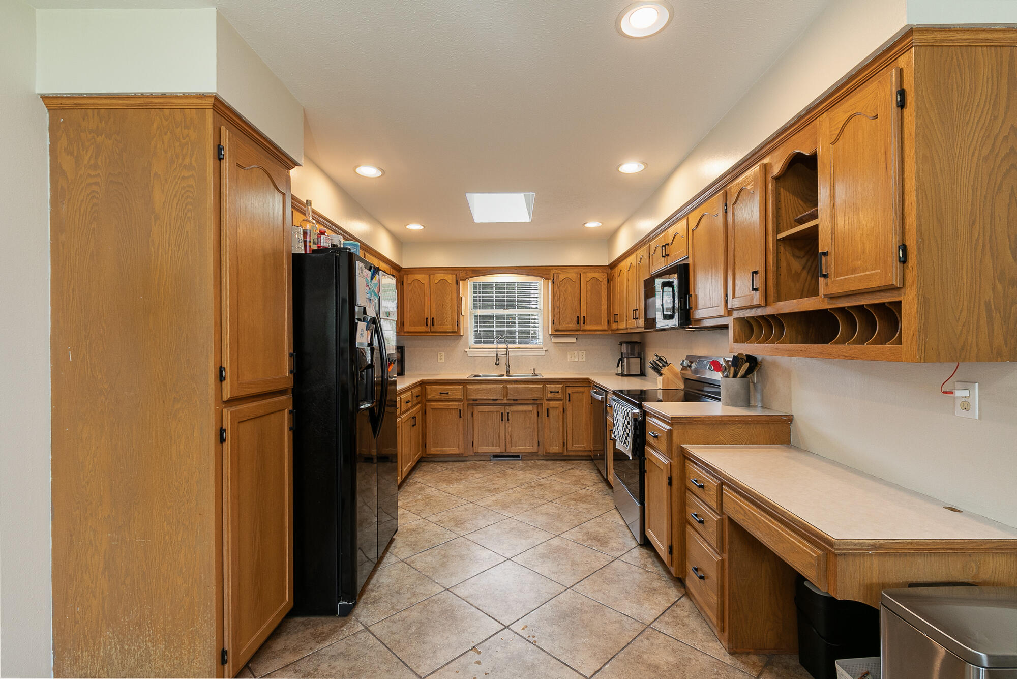 335 South Foster Avenue Property Photo 8