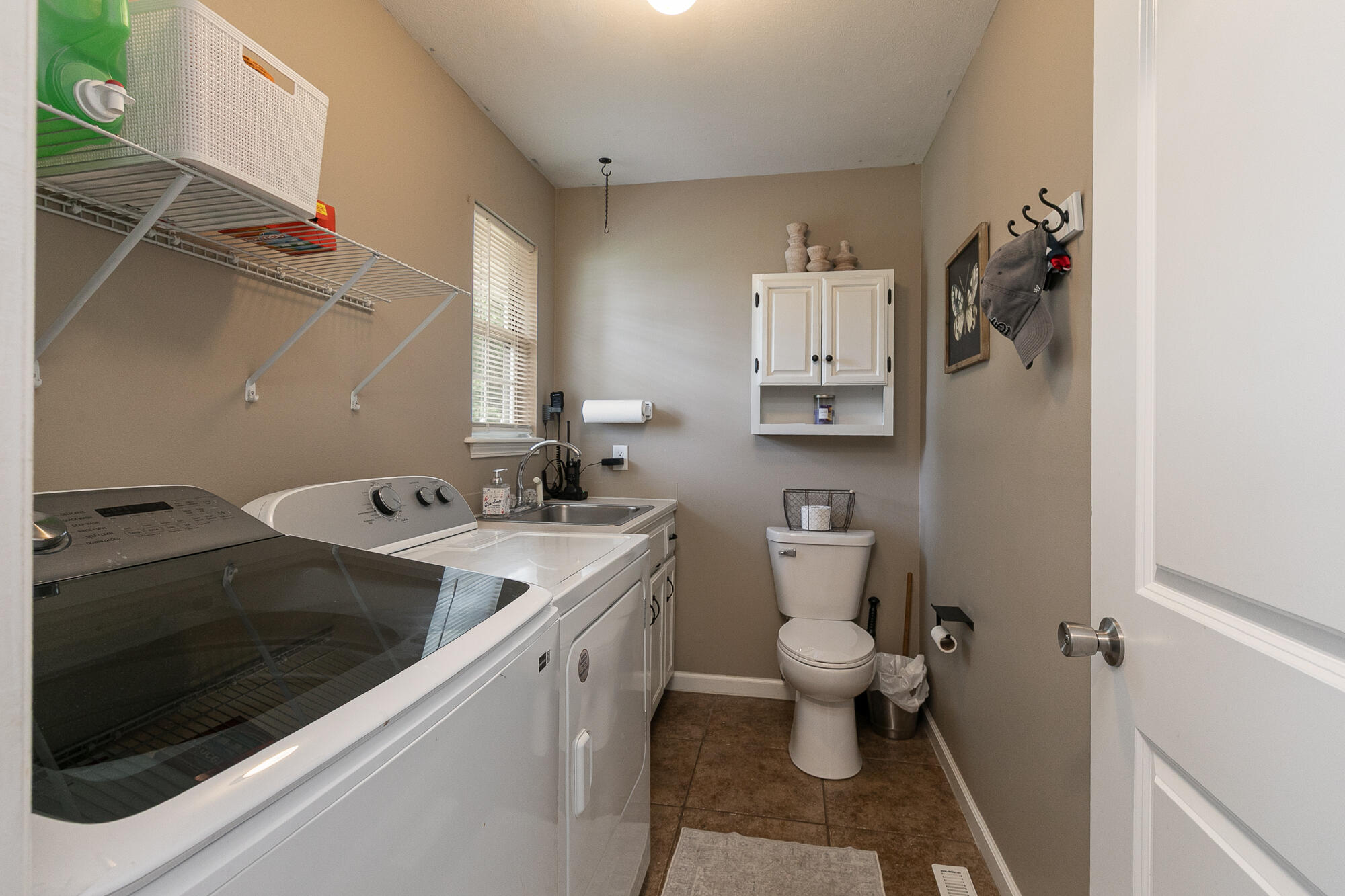 335 South Foster Avenue Property Photo 13