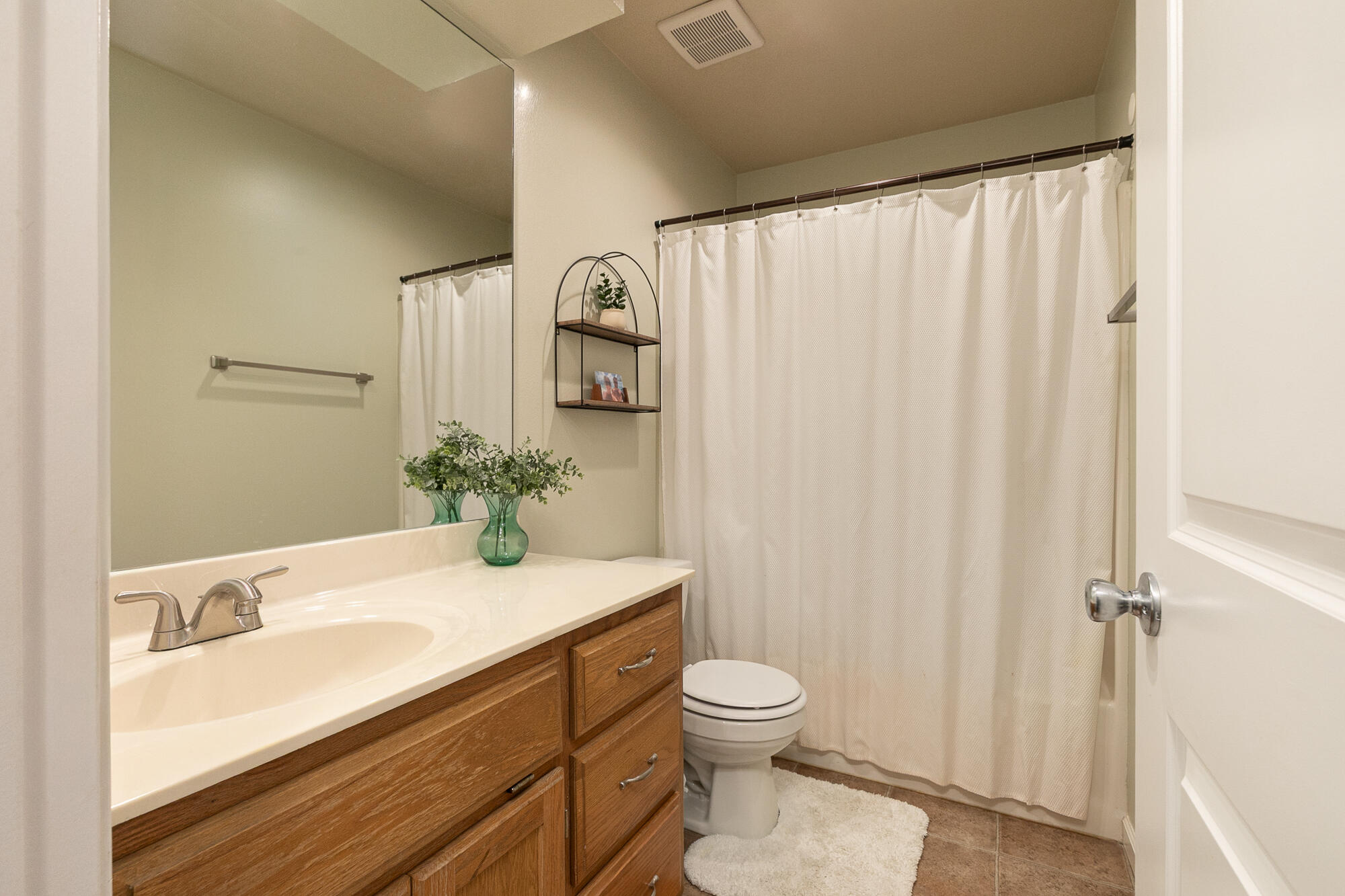 335 South Foster Avenue Property Photo 24