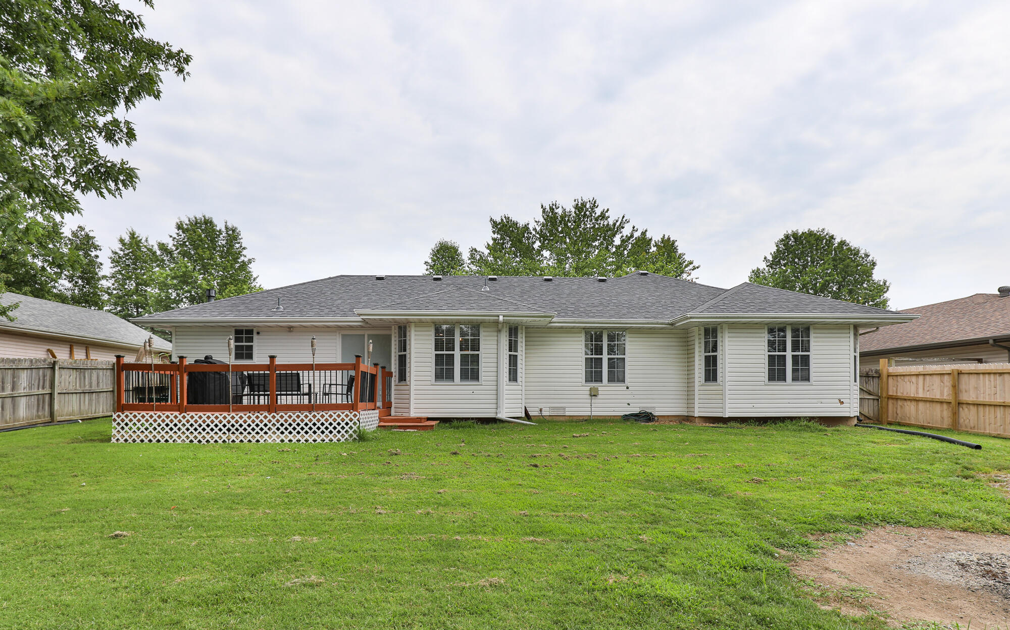 335 South Foster Avenue Property Photo 26