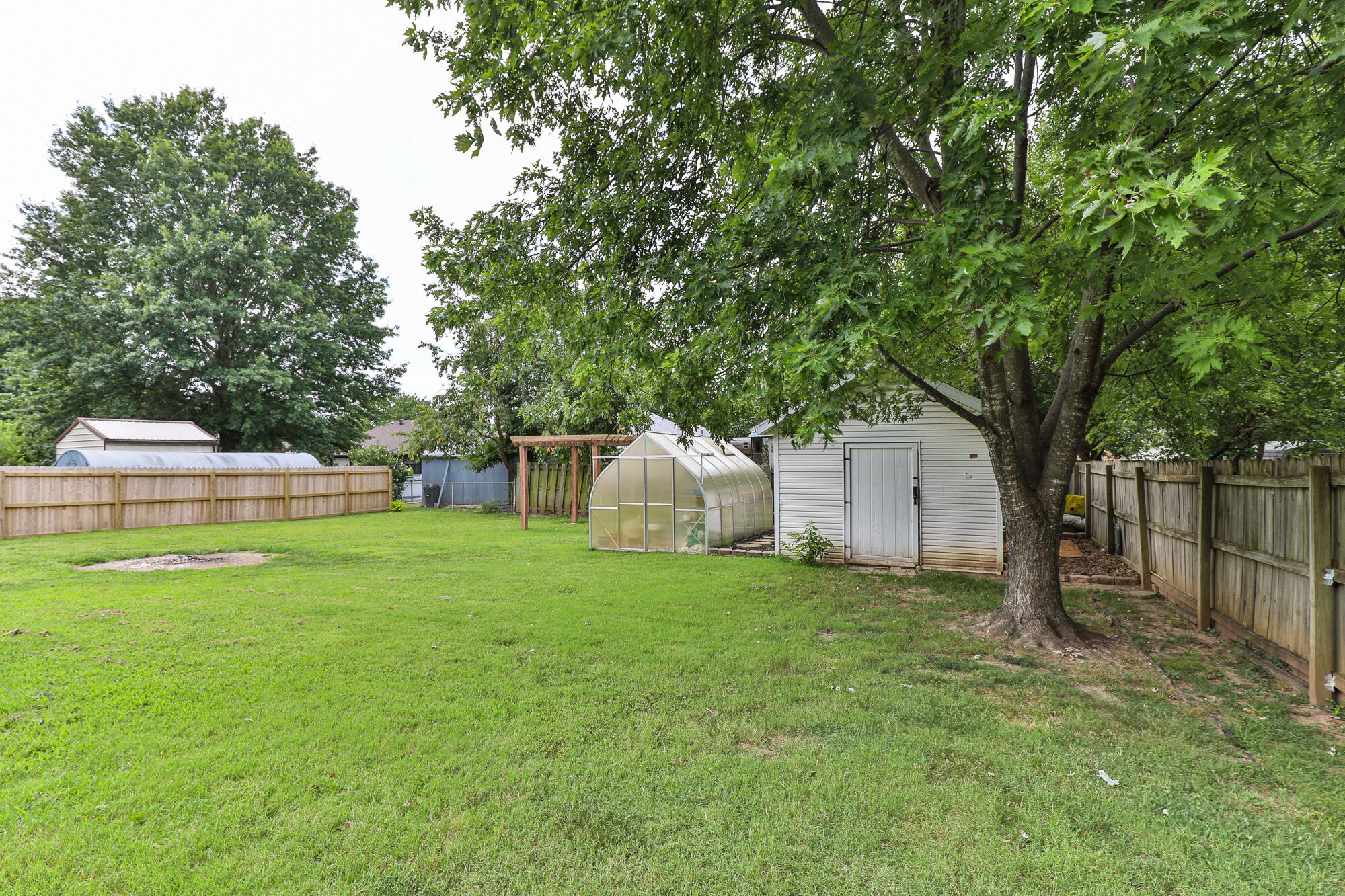 335 South Foster Avenue Property Photo 27