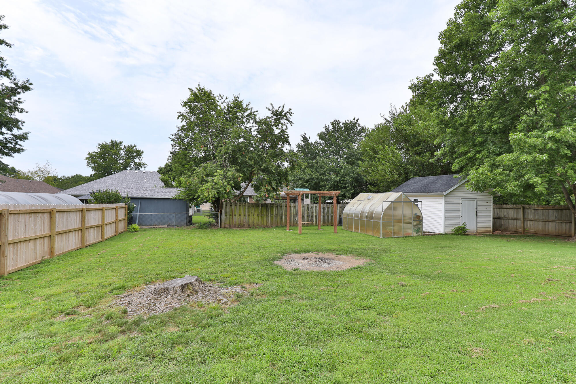 335 South Foster Avenue Property Photo 28