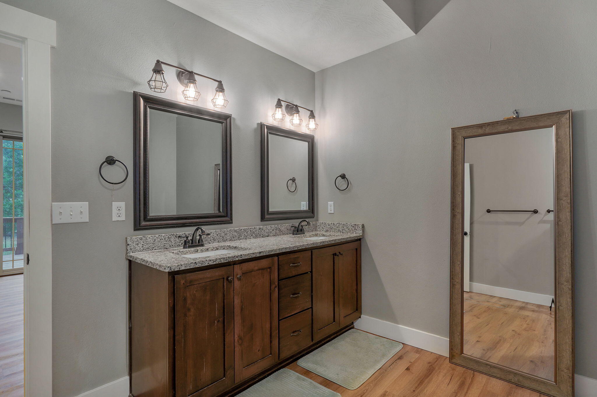 824 Gold Rush Avenue Property Photo 32