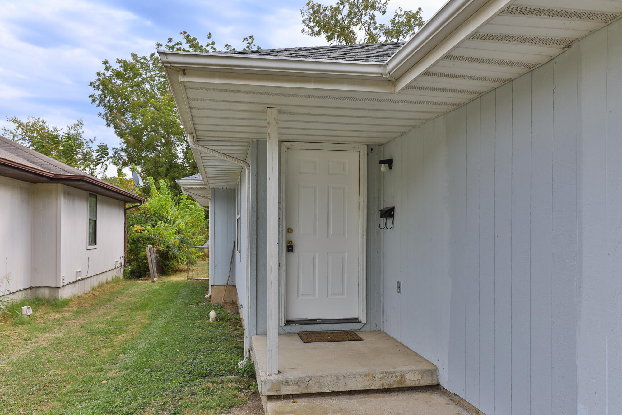 1824 North Golden Avenue Property Photo 4