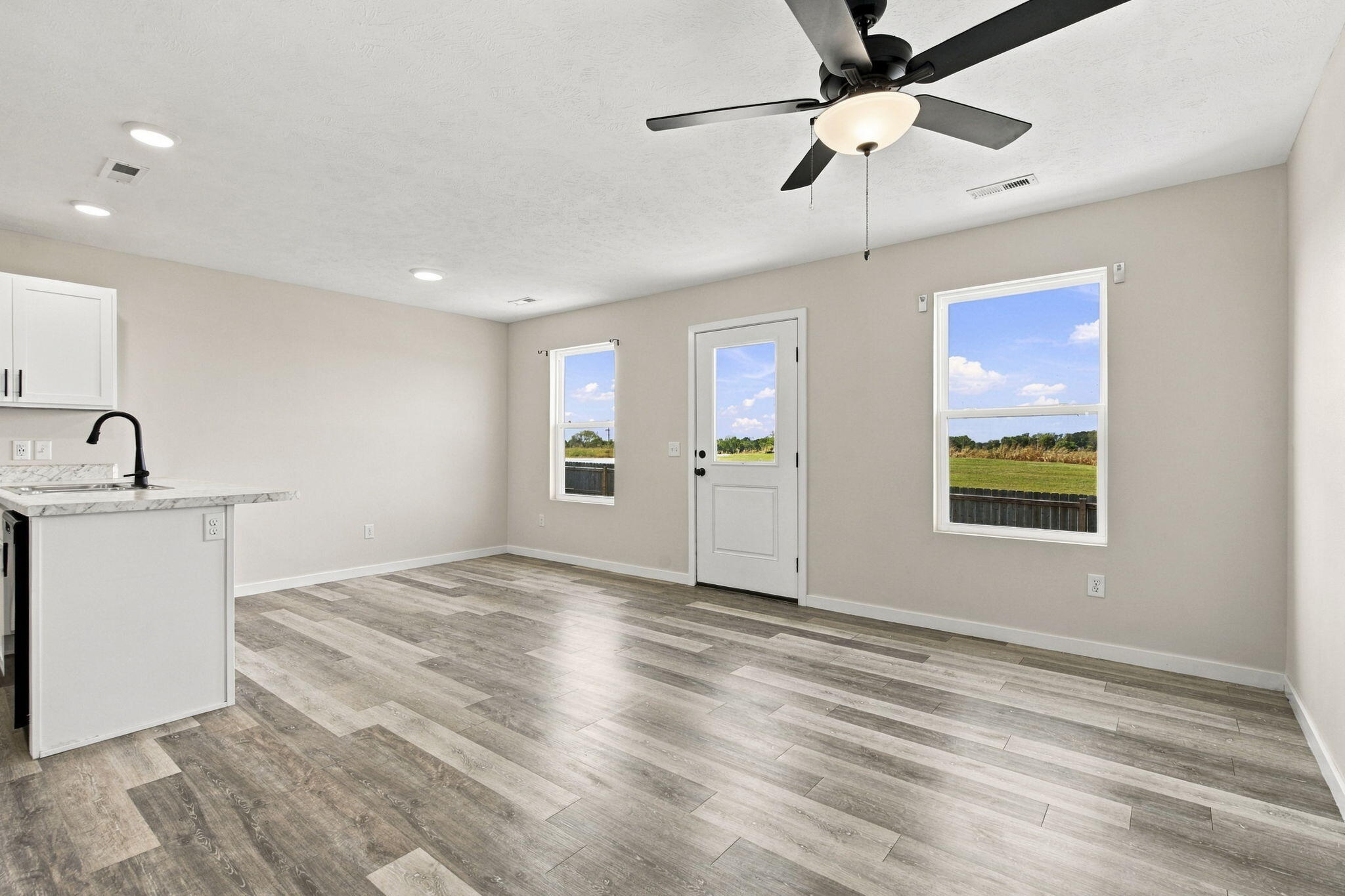 1202 East Perry Street Property Photo 6