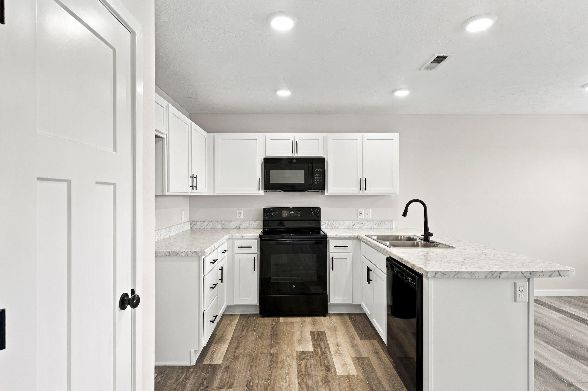 1202 East Perry Street Property Photo 10
