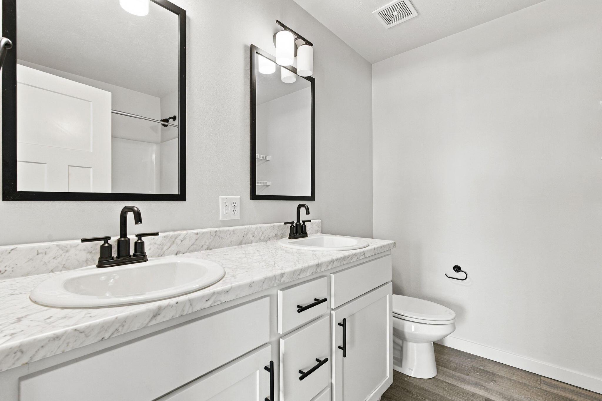 1202 East Perry Street Property Photo 17