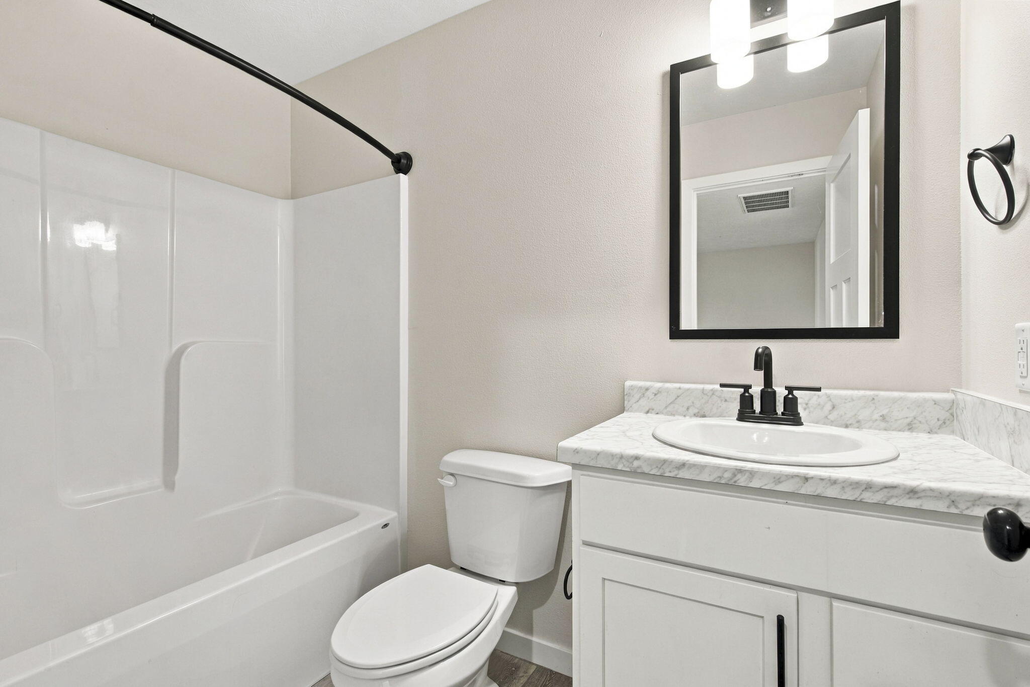 1202 East Perry Street Property Photo 21