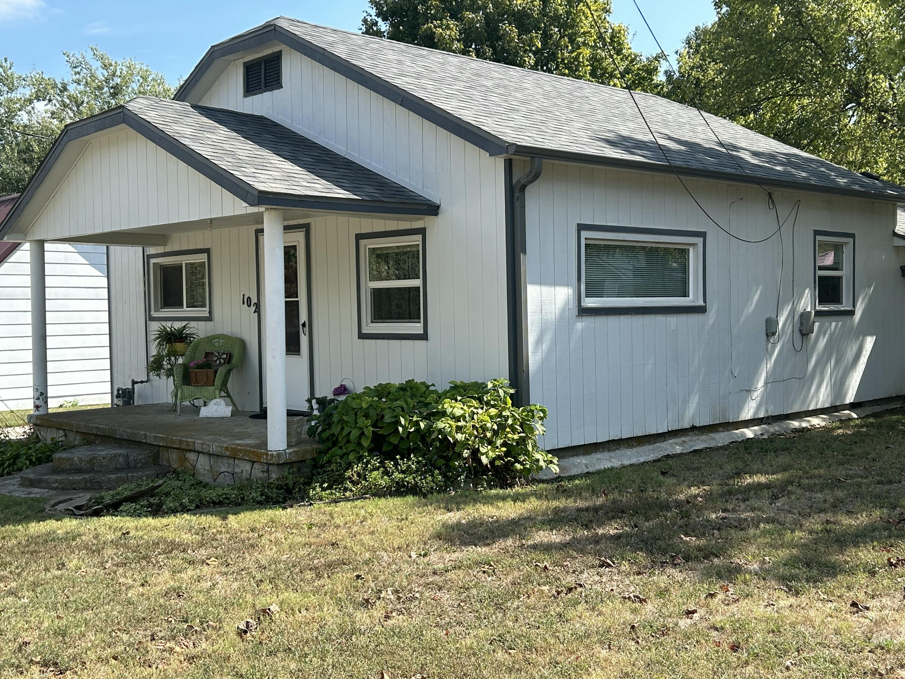 102 Broadway Street Property Photo 1