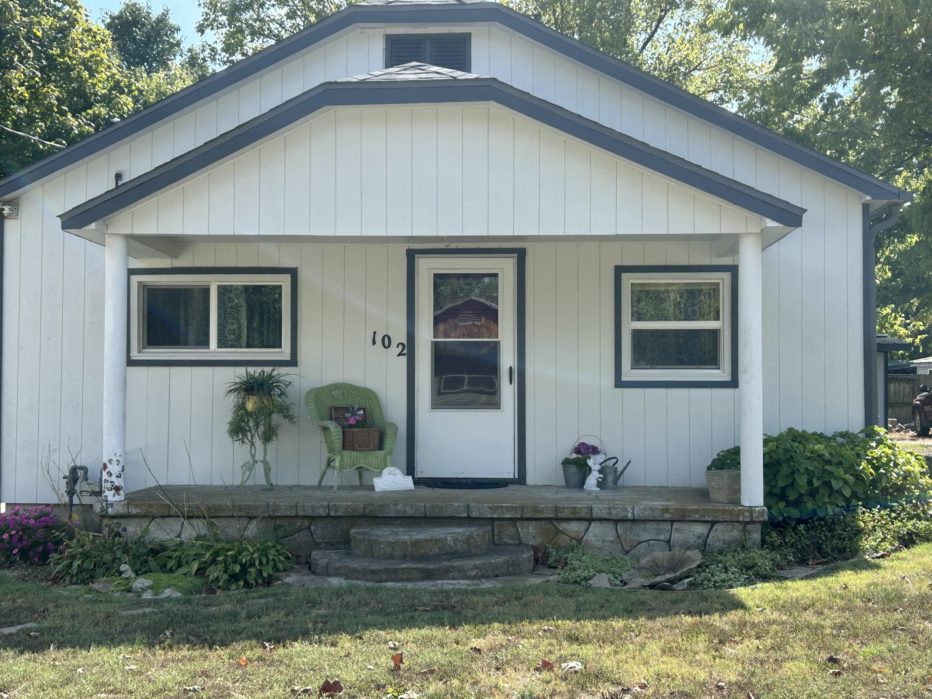 102 Broadway Street Property Photo 2