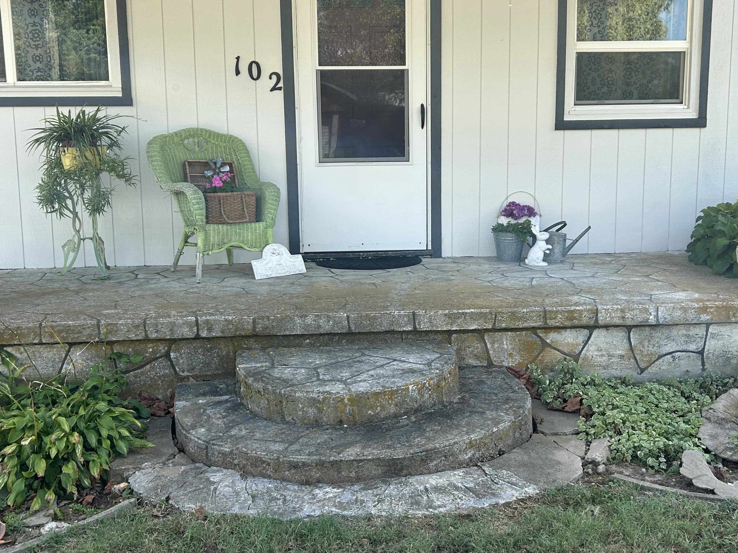 102 Broadway Street Property Photo 3