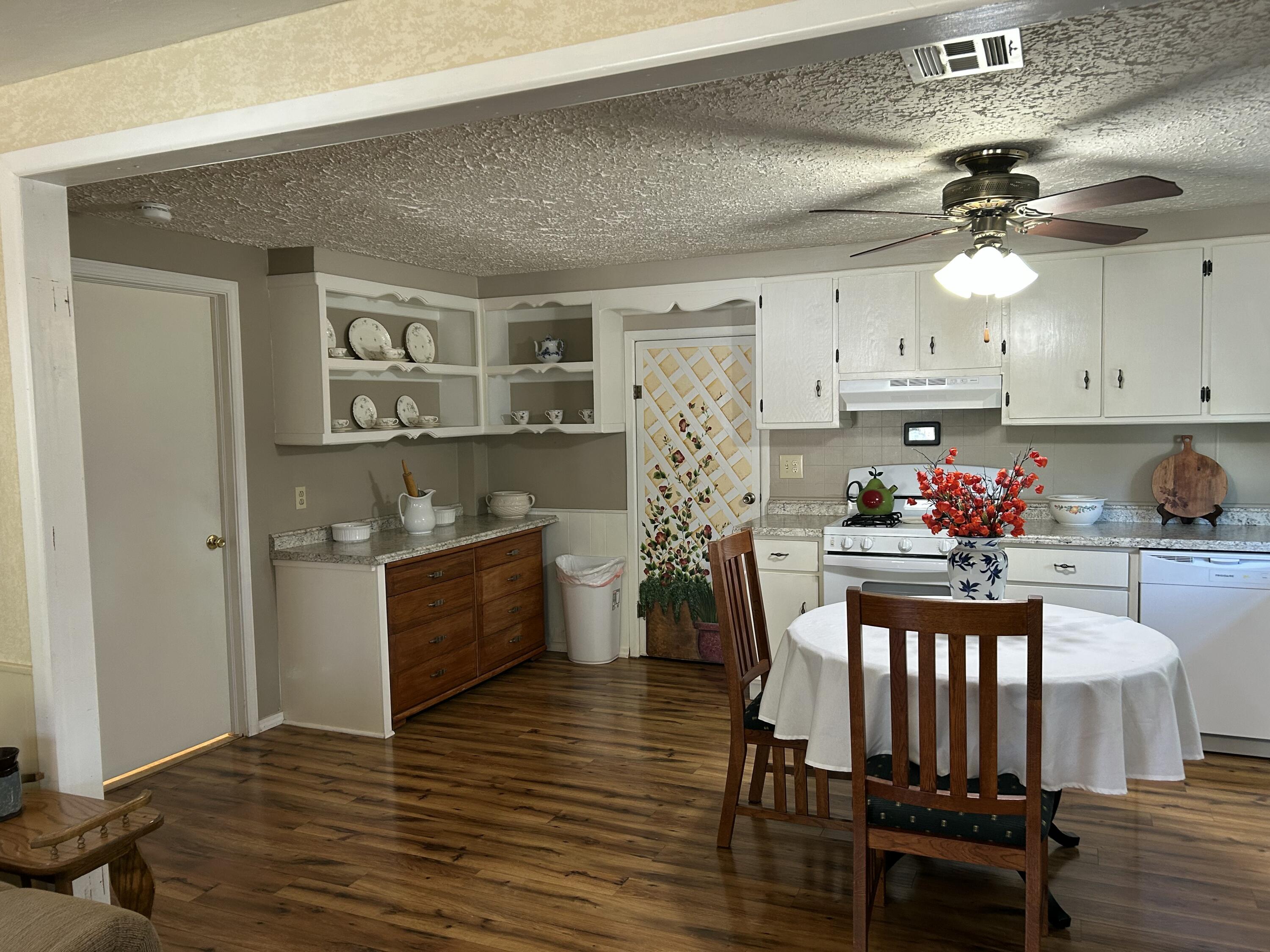 102 Broadway Street Property Photo 11